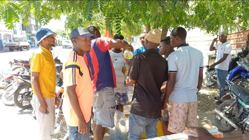 Escassez de combustível: só 3 de 12 bombas estão a fornecer na cidade de Mocuba